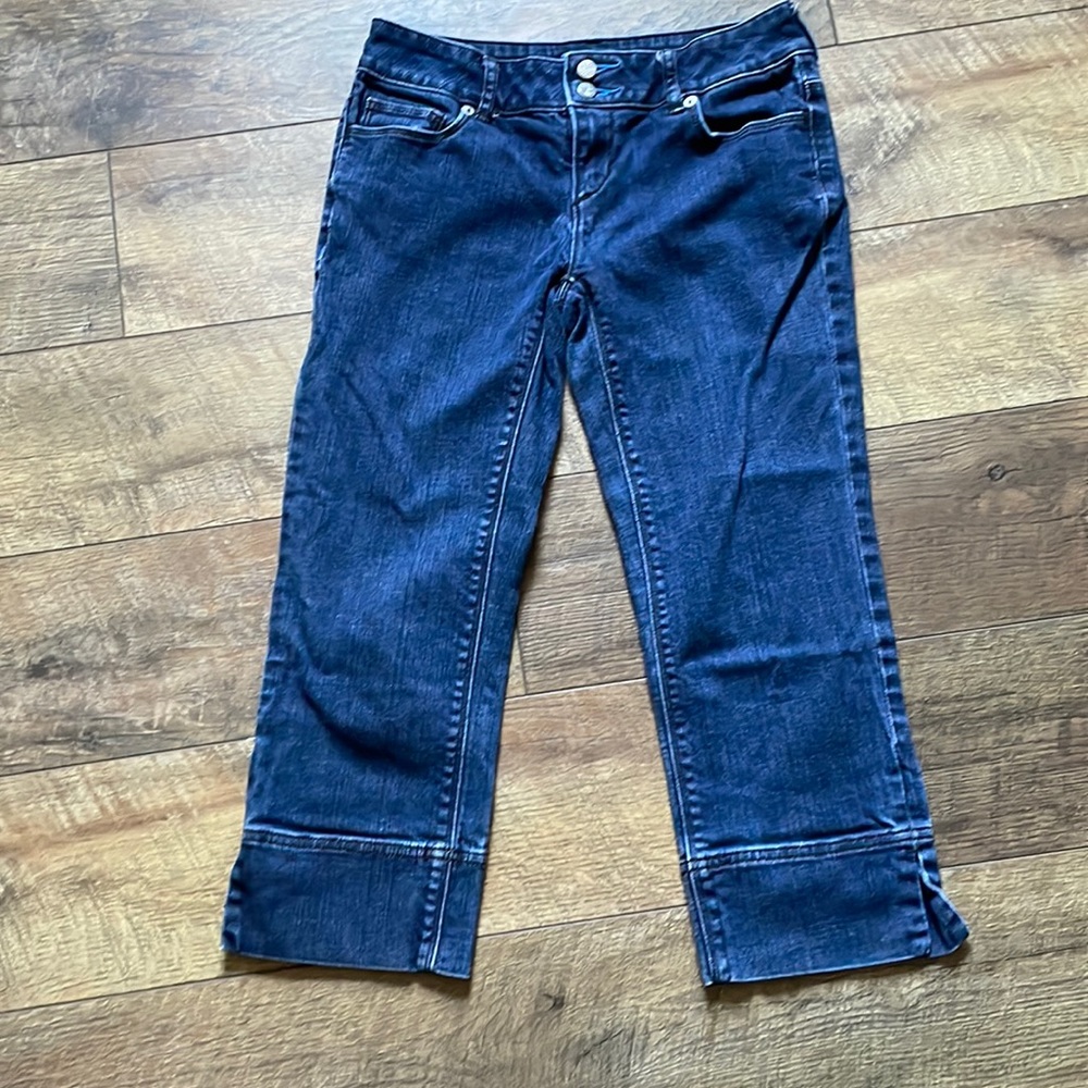 🛍️3/$20❗️Simply Vera wang women’s size 2 petite denim capris #20
